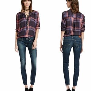 NWT! Lucky Brand Dark Wash Charlie Capri Low-Rise Skinny Jeans. Size 10/30.